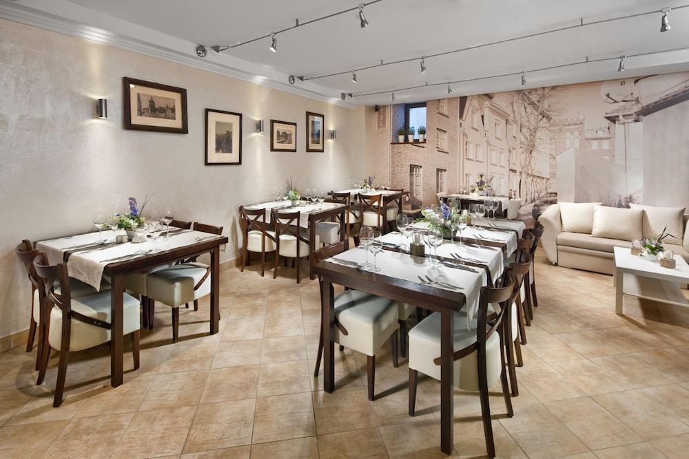 restaurant cafeteria