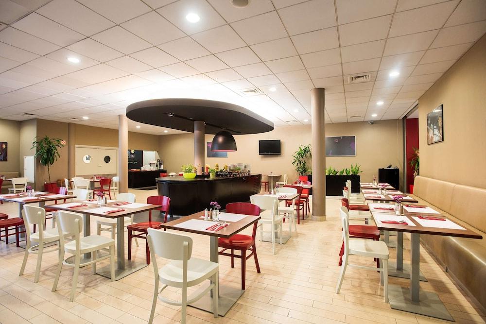 restaurant cafeteria