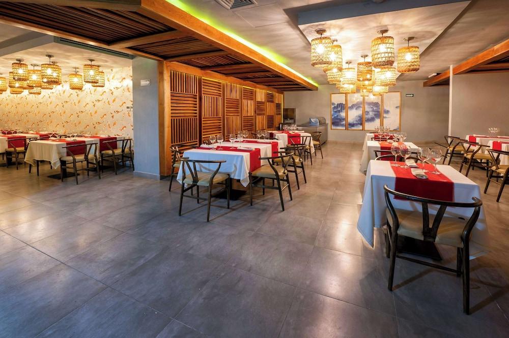 restaurant cafeteria