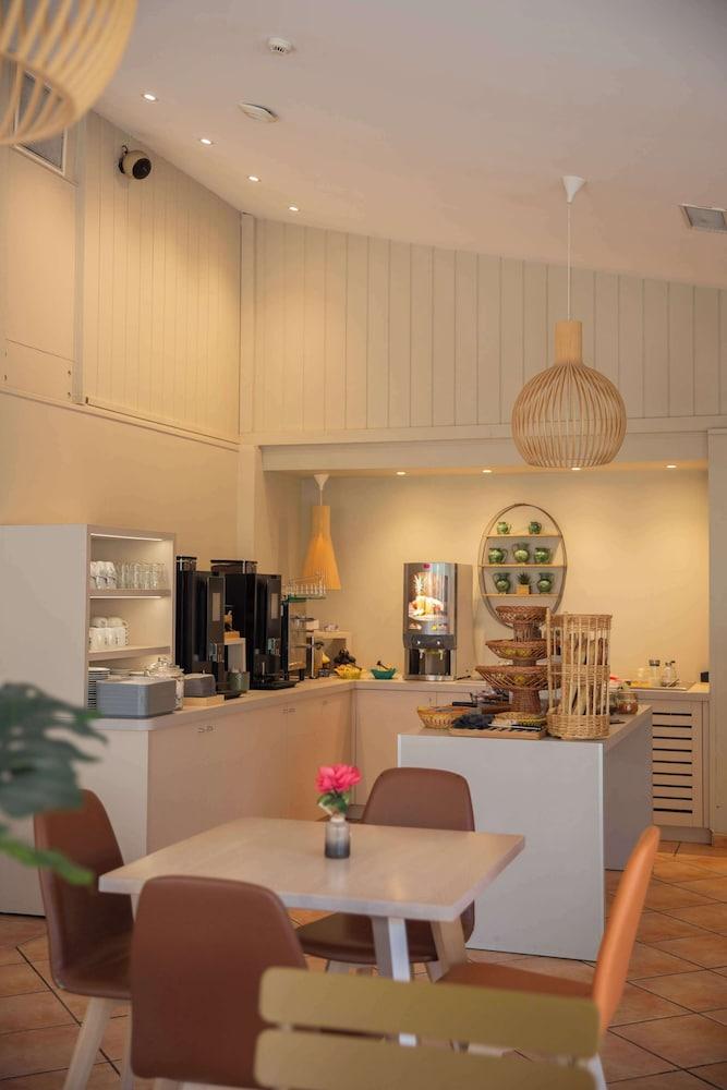 restaurant cafeteria