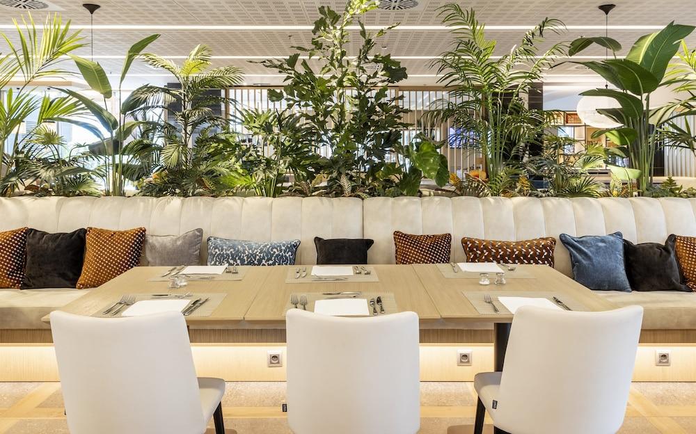restaurant cafeteria