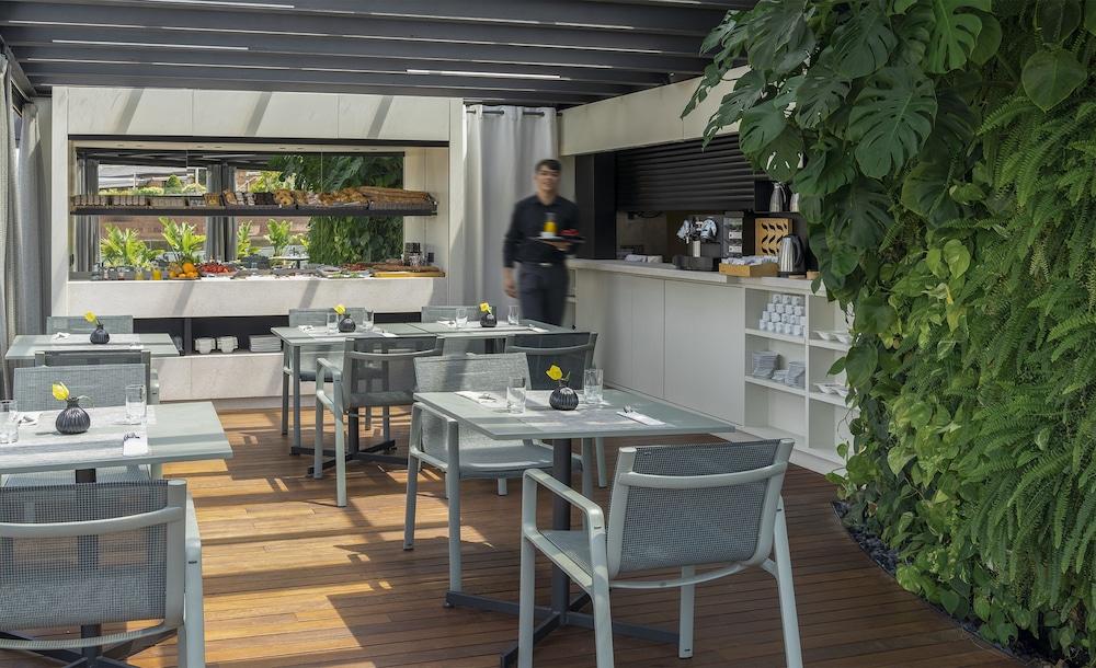 restaurant cafeteria