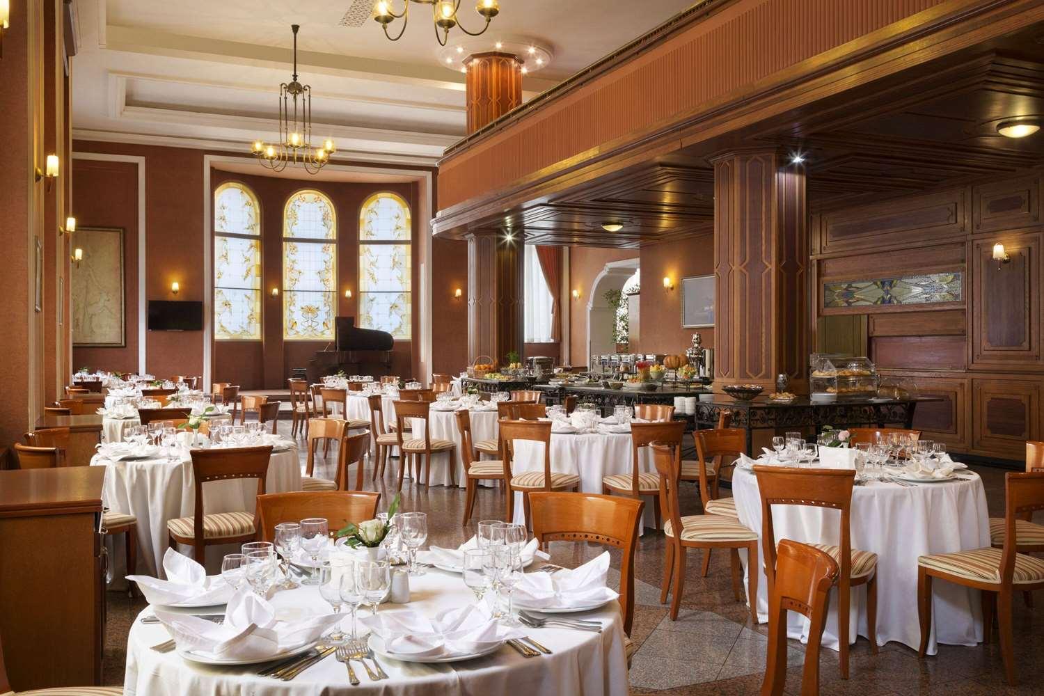 restaurant cafeteria