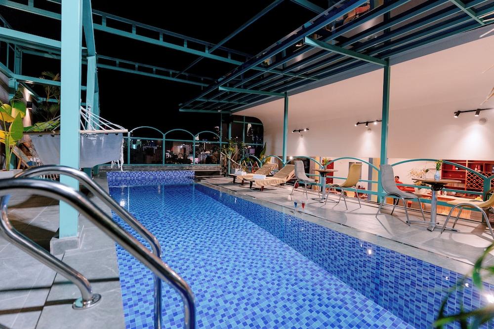 swimming pool spa