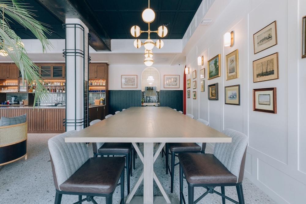 restaurant cafeteria