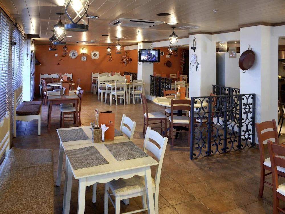 restaurant cafeteria