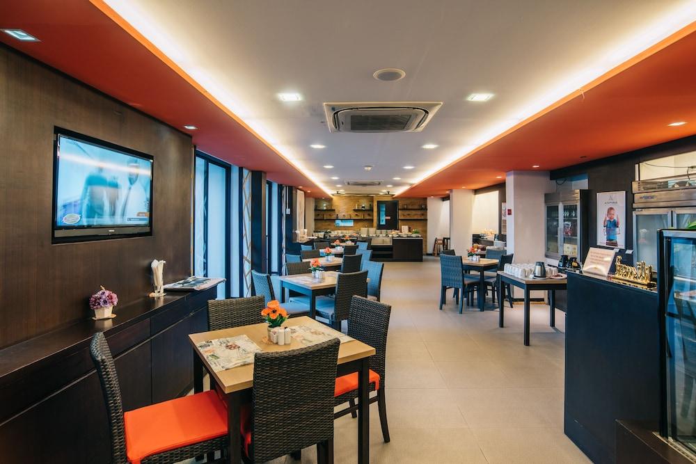 restaurant cafeteria