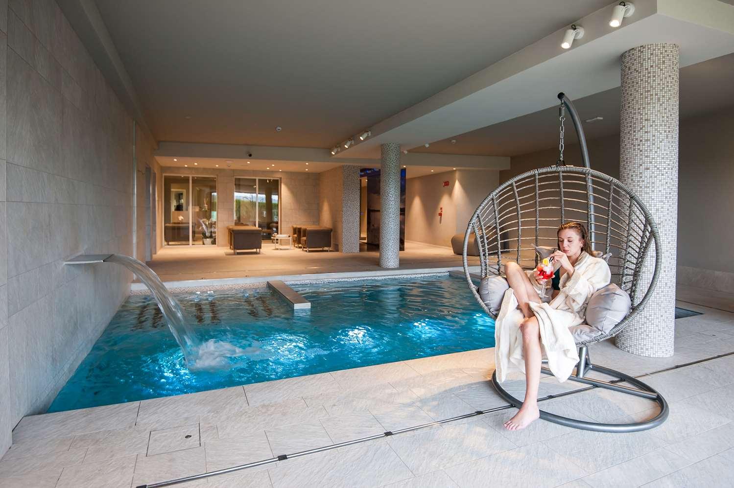swimming pool spa