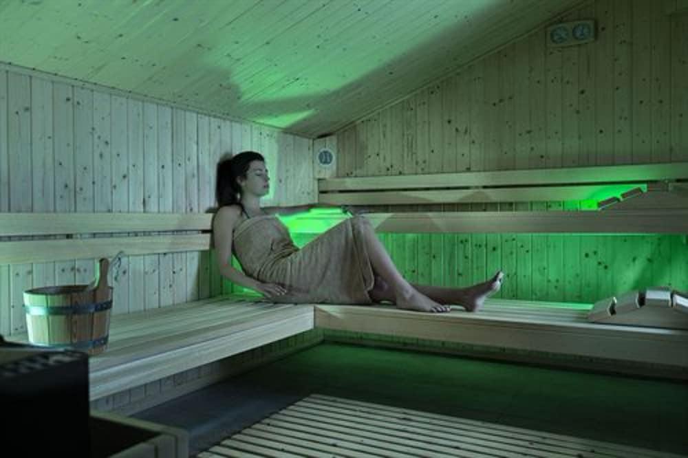 swimming pool spa