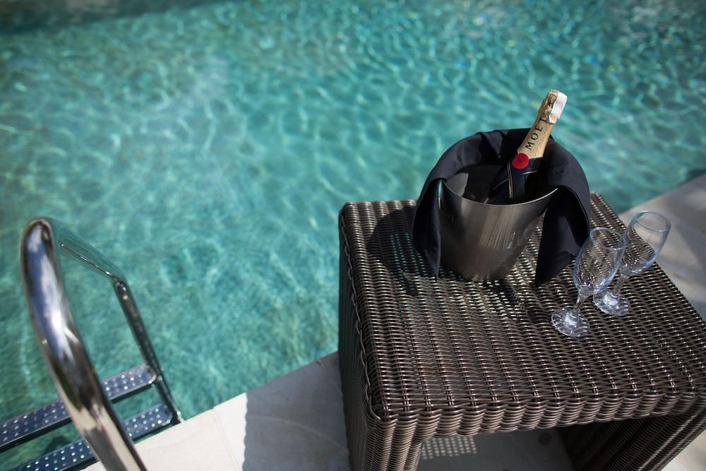swimming pool spa