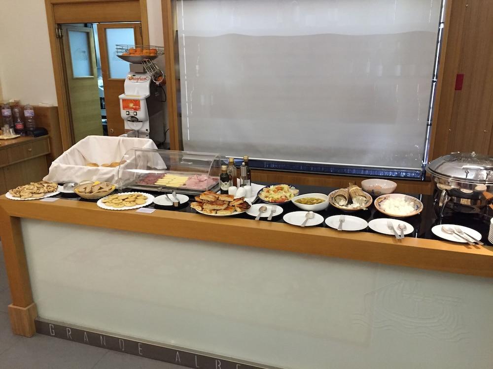 restaurant-cafeteria