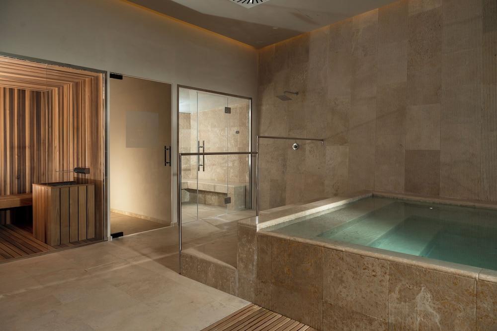 swimming pool spa