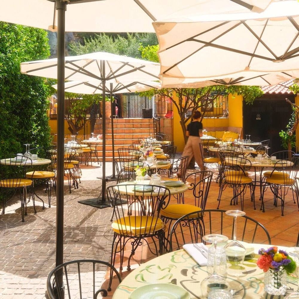 restaurant cafeteria