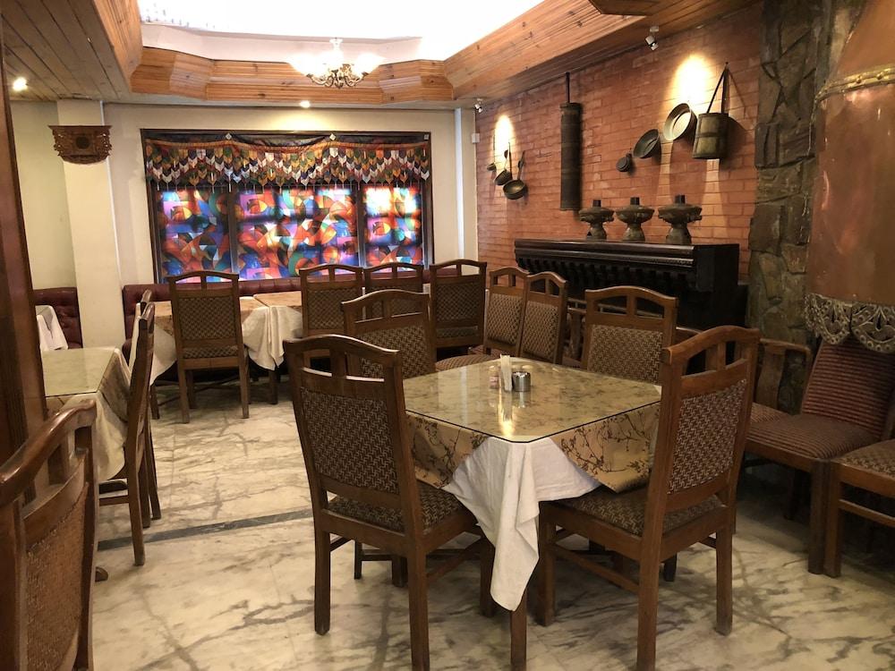 restaurant cafeteria