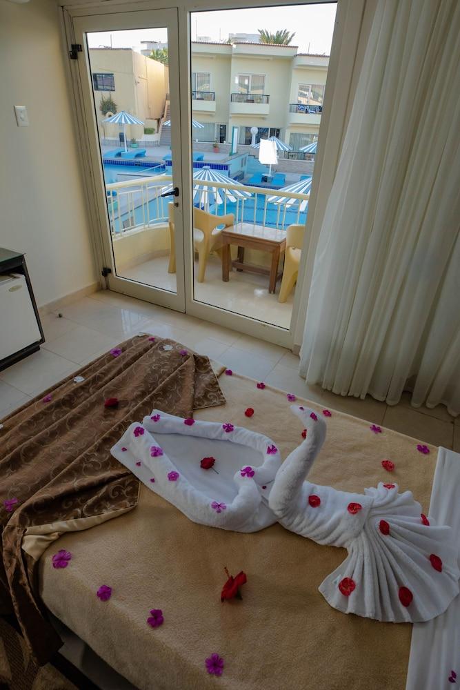 swimming pool spa