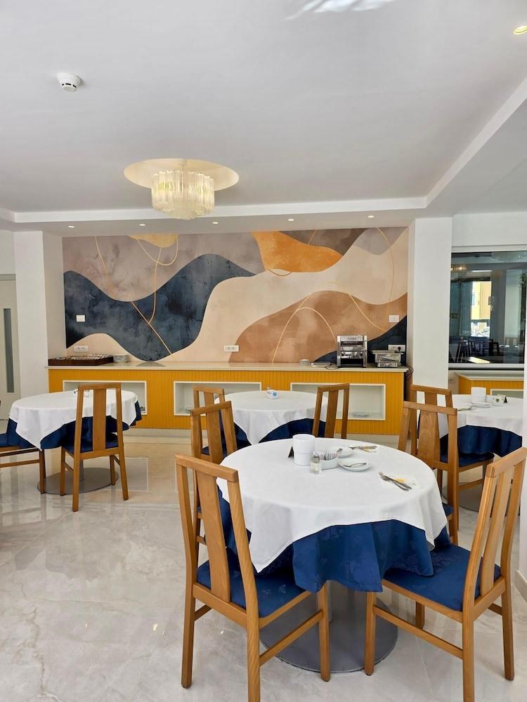 restaurant cafeteria