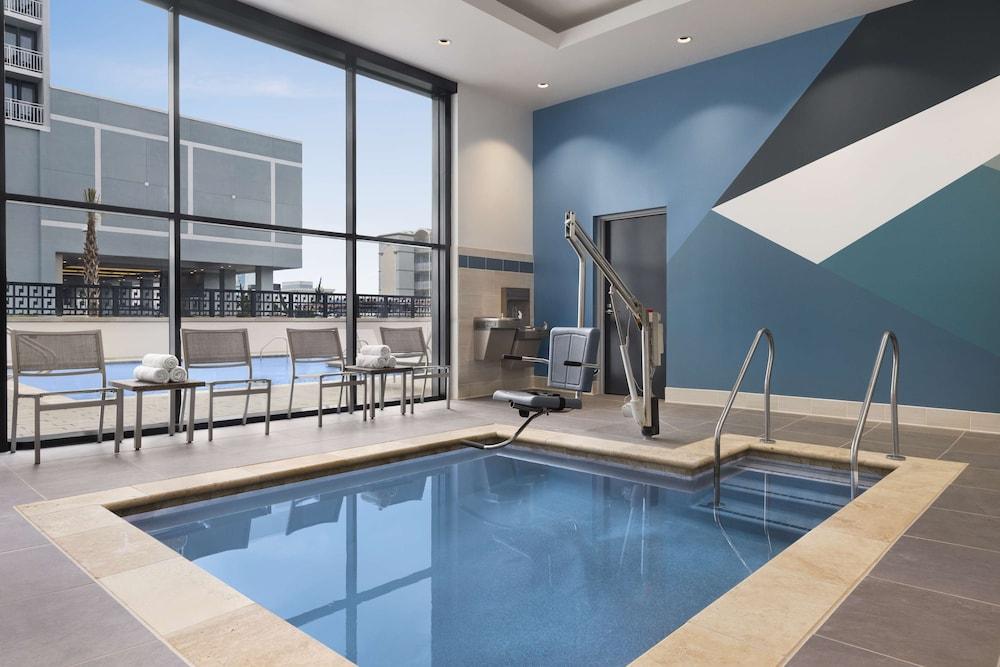 swimming pool spa