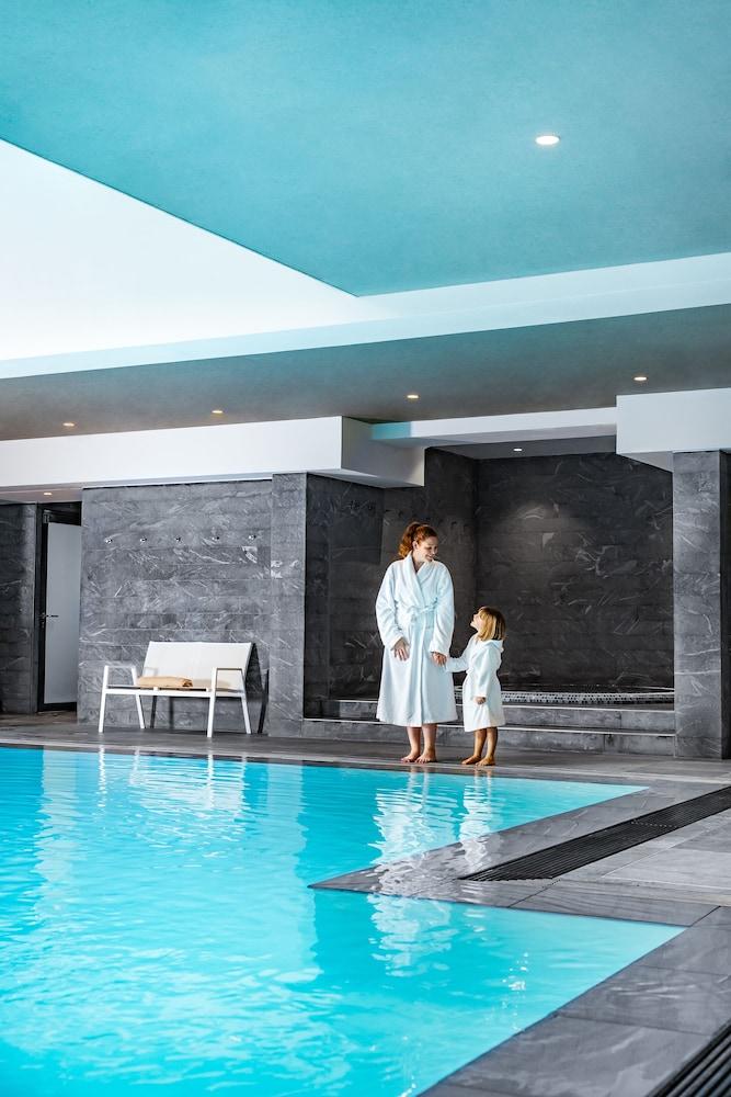 swimming pool spa