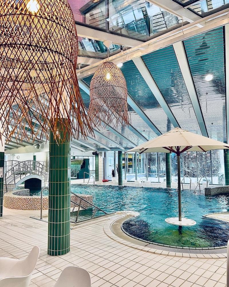 swimming pool spa