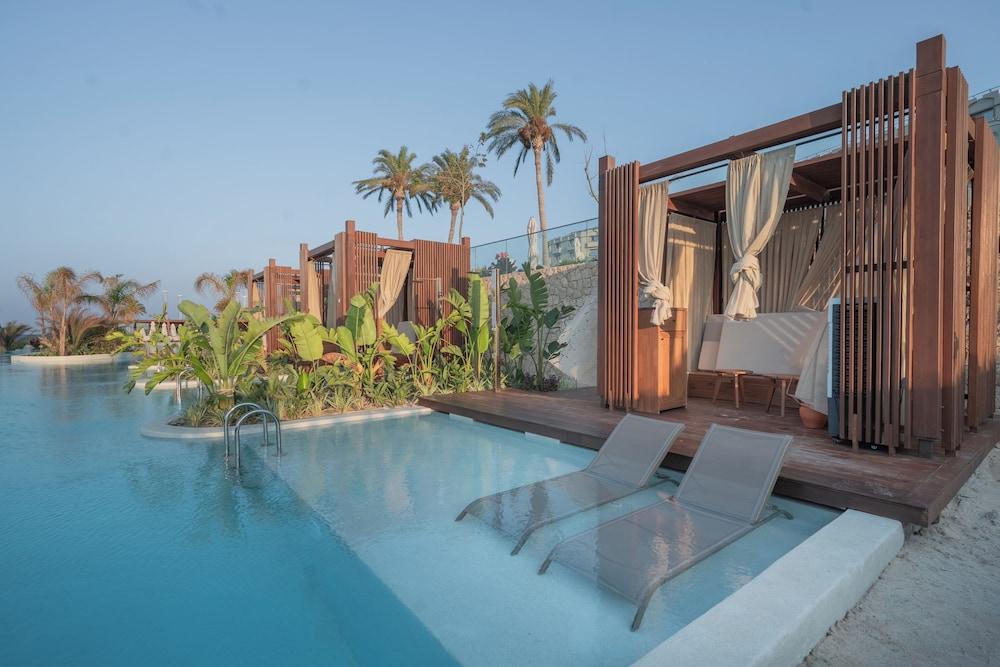swimming pool spa