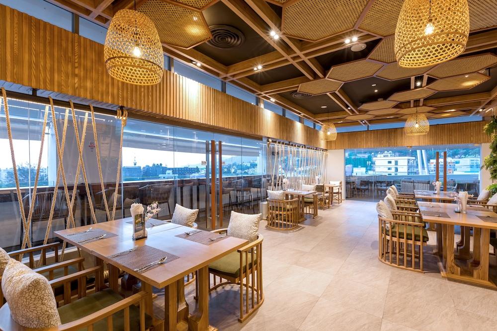 restaurant cafeteria