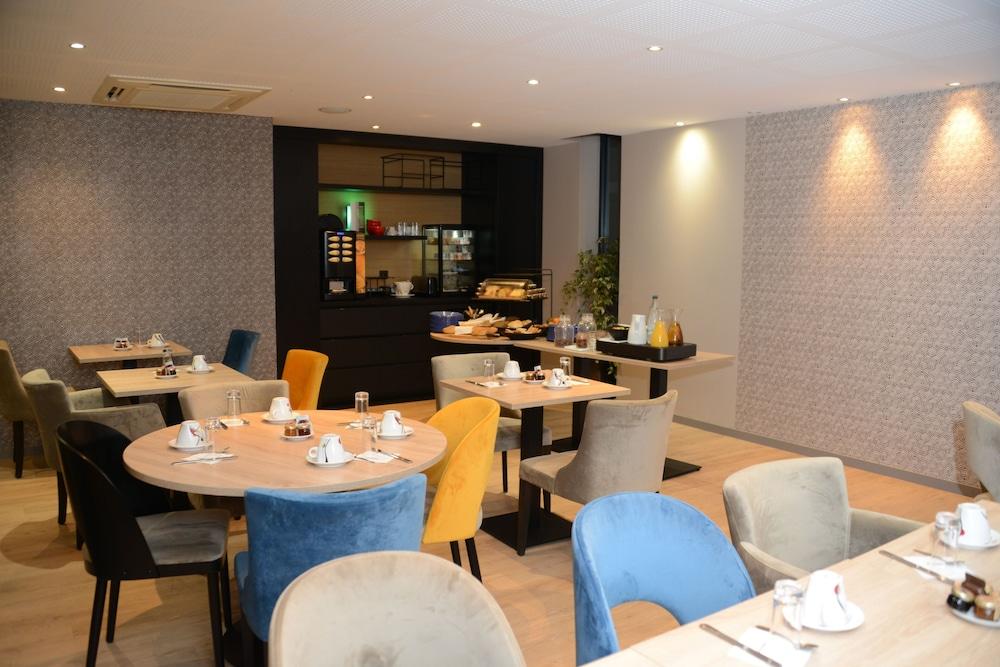 restaurant cafeteria