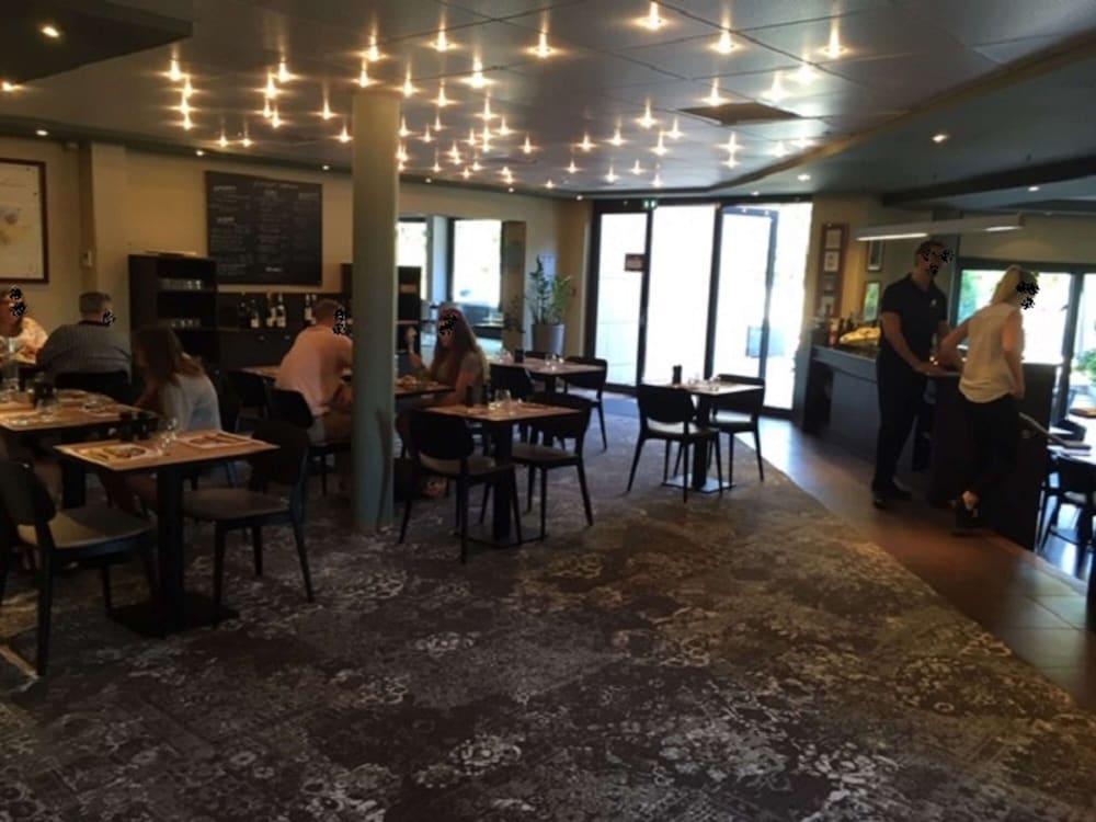 restaurant-cafeteria