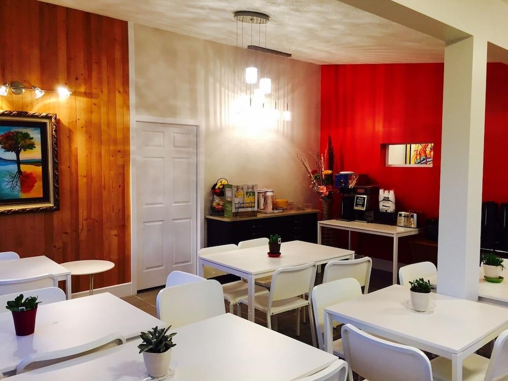 restaurant cafeteria
