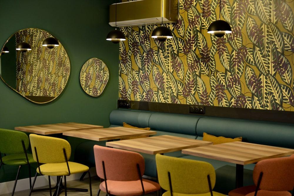 restaurant cafeteria