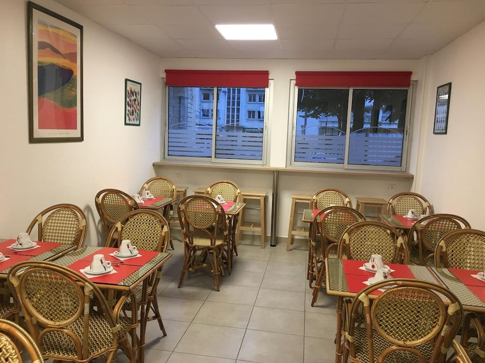 restaurant cafeteria