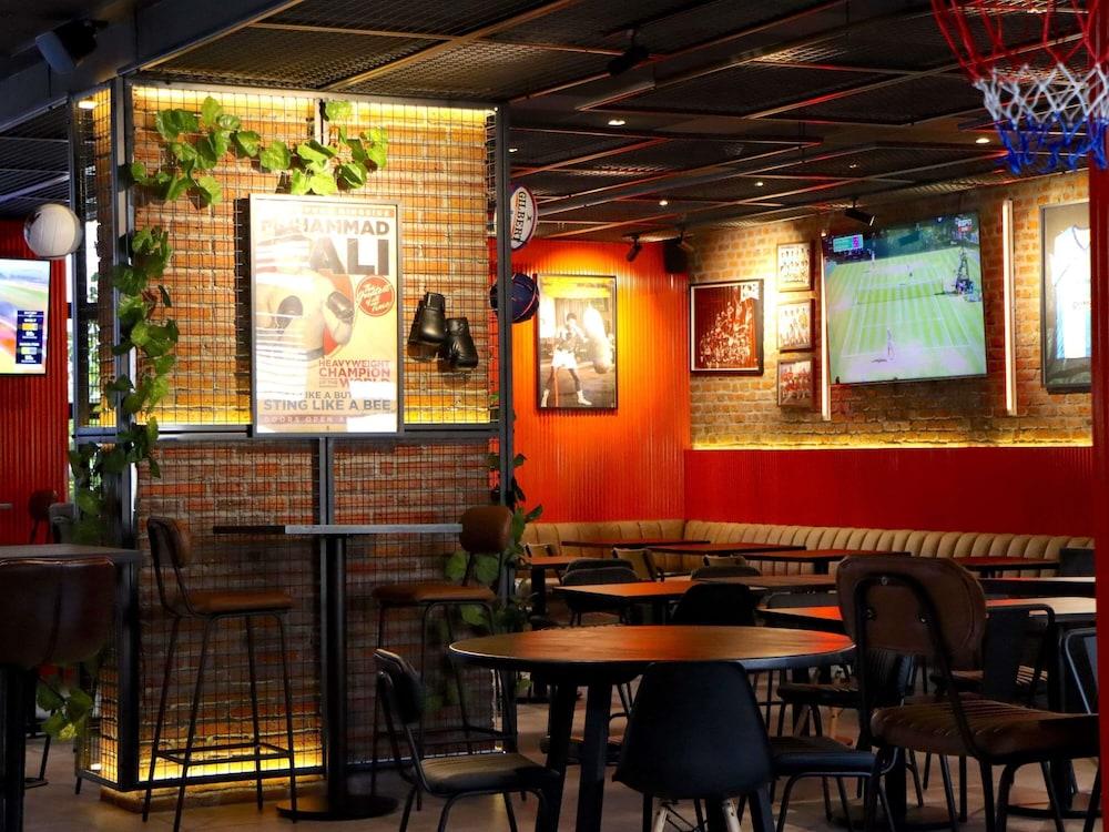 restaurant cafeteria