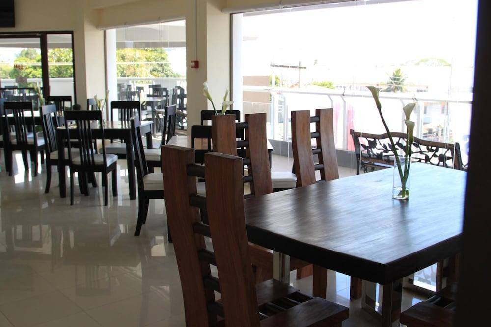 restaurant-cafeteria