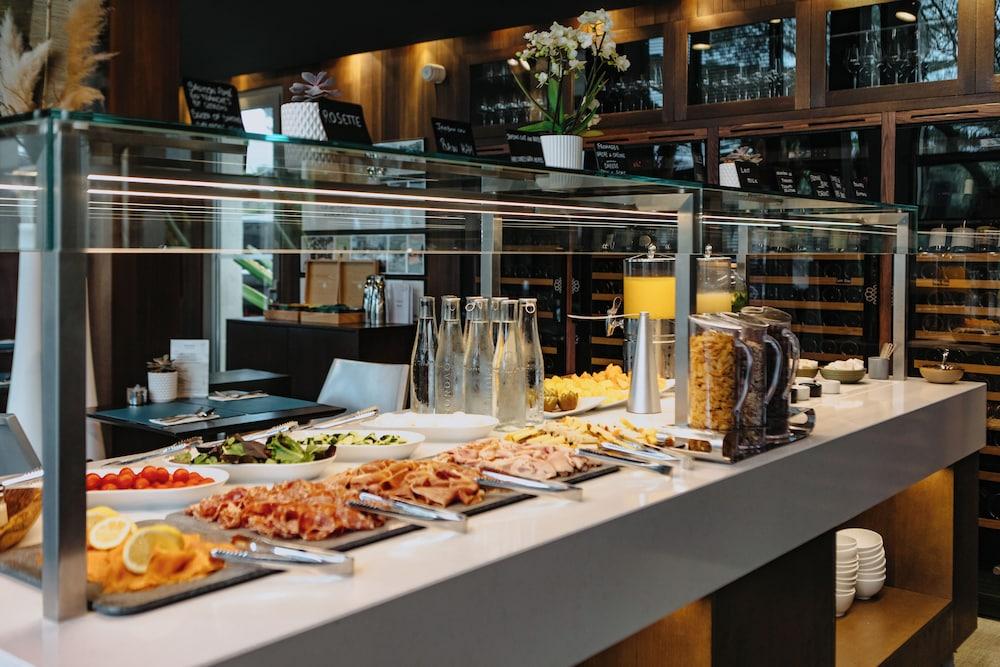 restaurant cafeteria