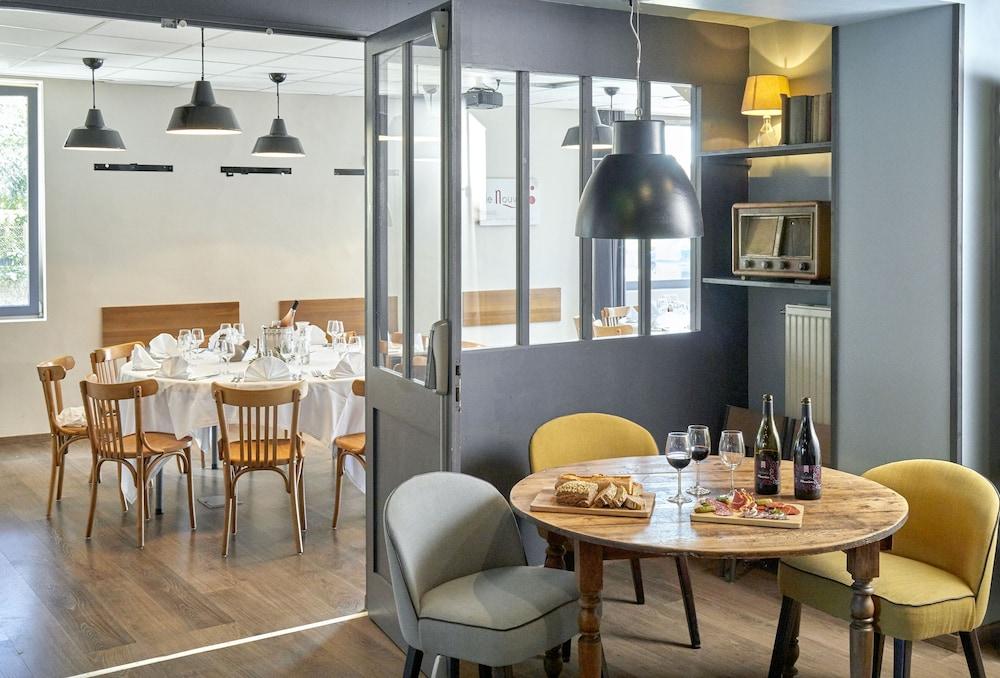 restaurant cafeteria