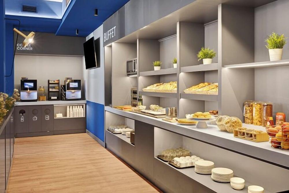 restaurant cafeteria