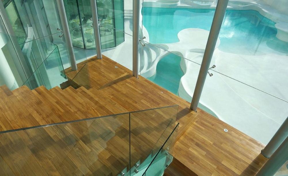 swimming pool spa