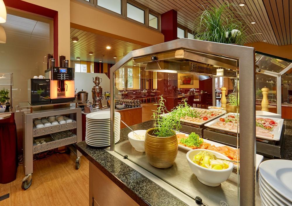 restaurant cafeteria