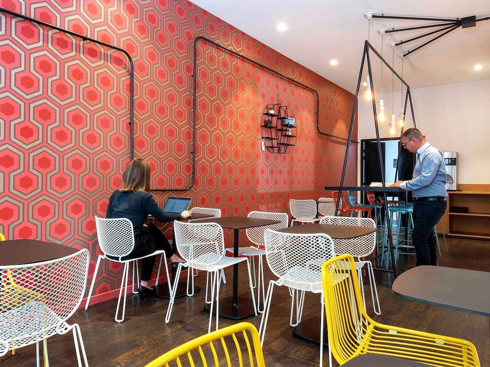 restaurant cafeteria