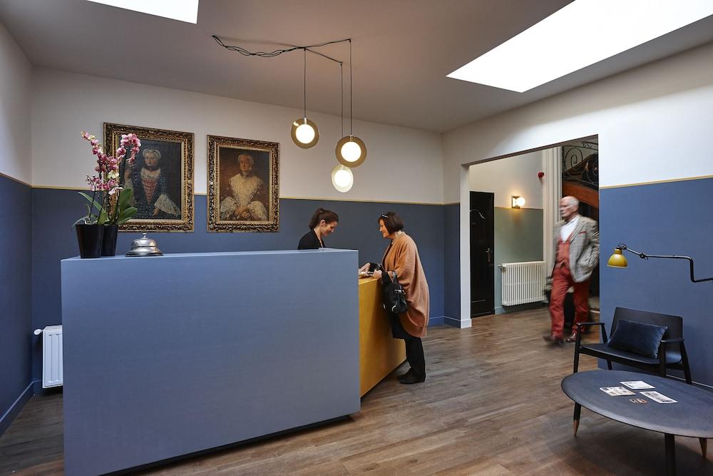 lobby
