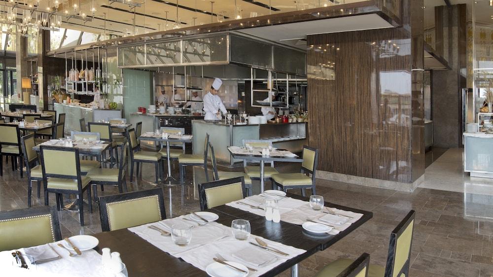 restaurant cafeteria