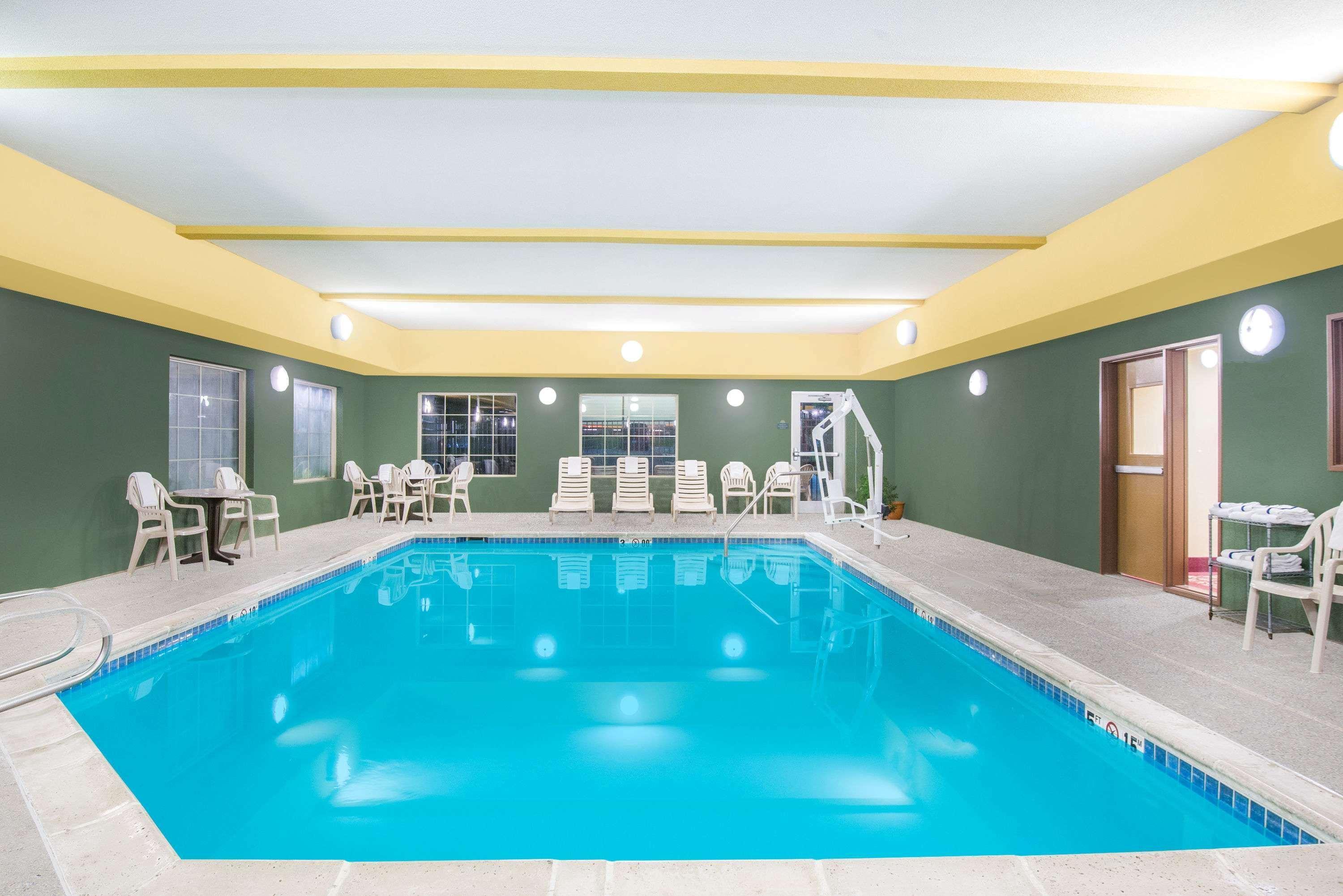 swimming pool spa