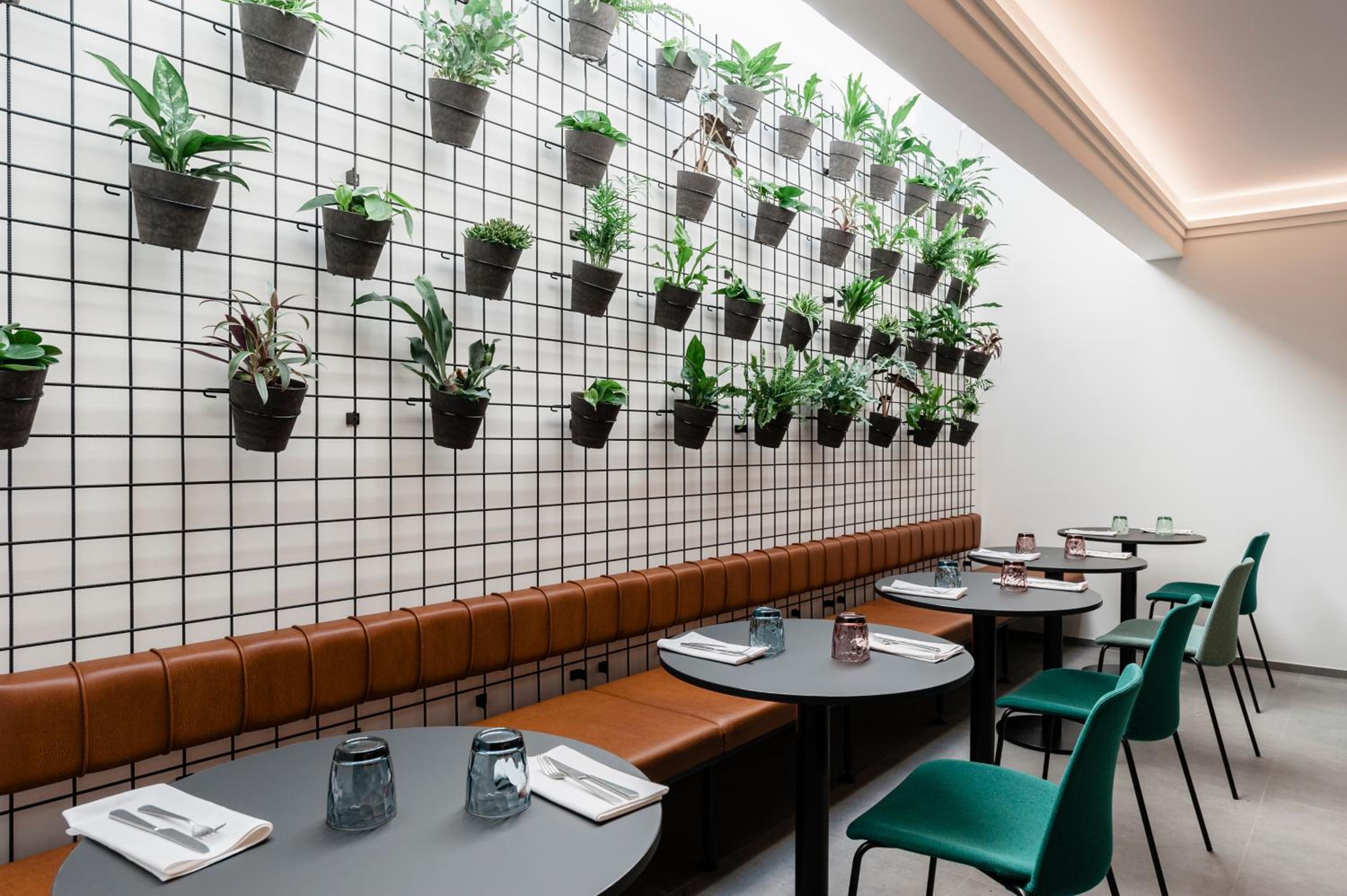 restaurant cafeteria