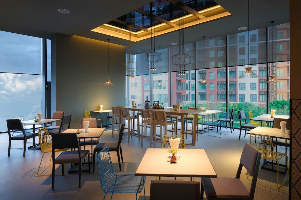 restaurant cafeteria