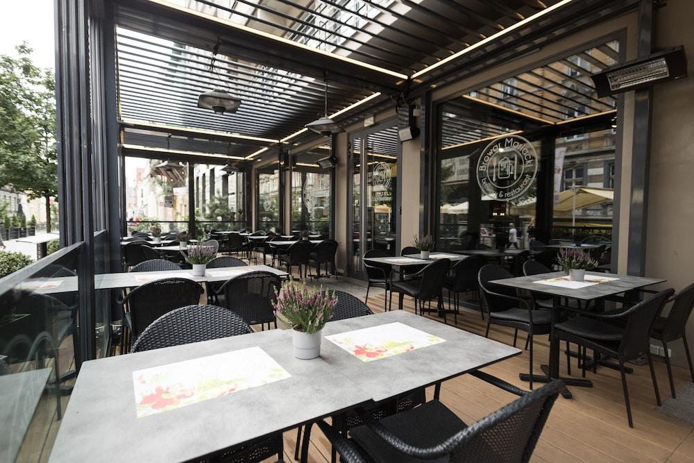restaurant cafeteria