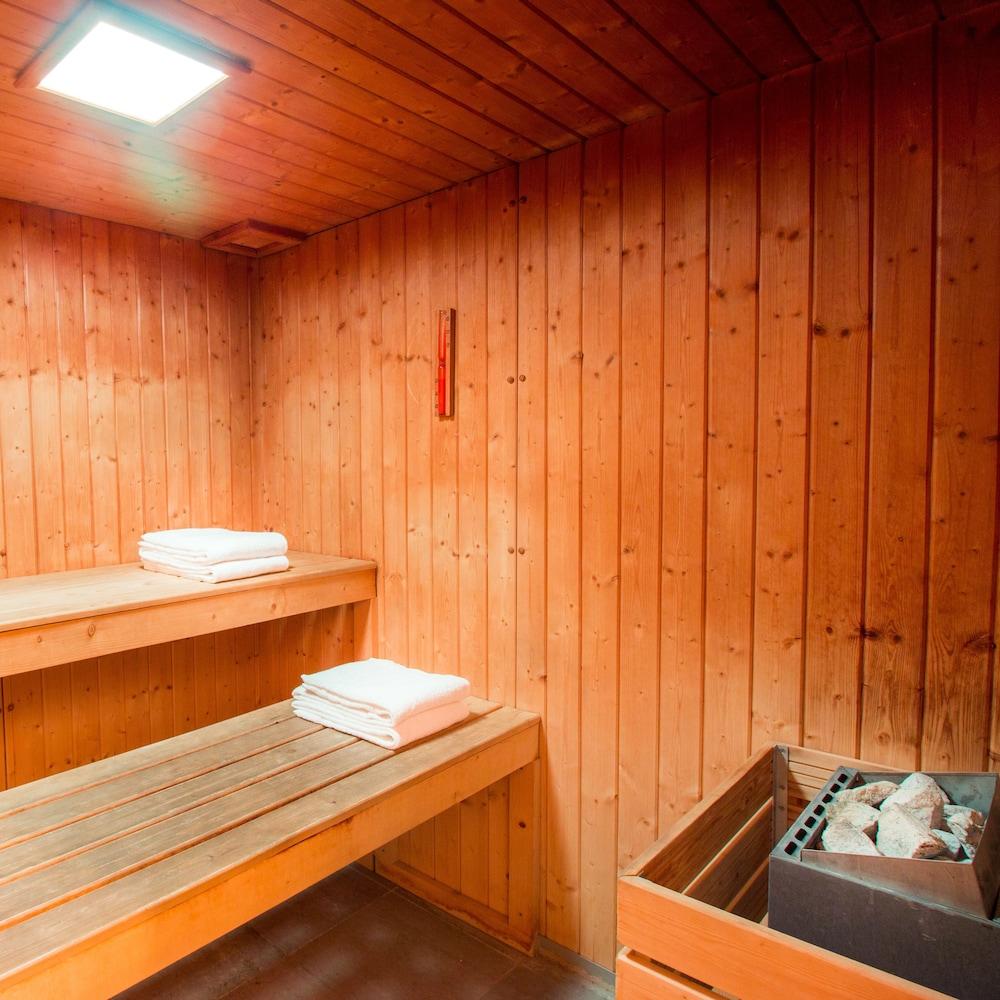 swimming pool spa