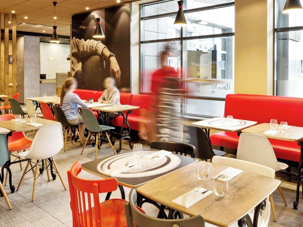 restaurant cafeteria