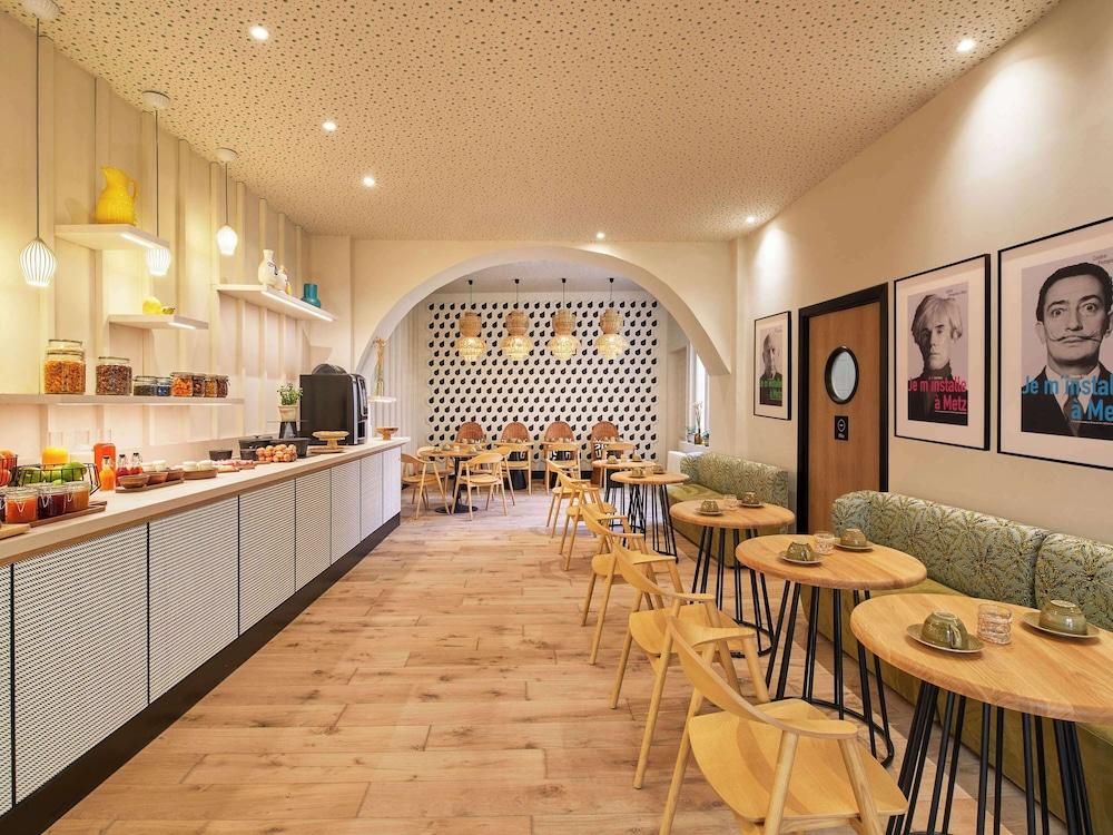 restaurant cafeteria
