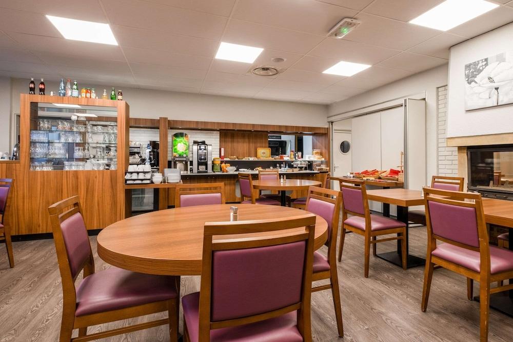 restaurant cafeteria