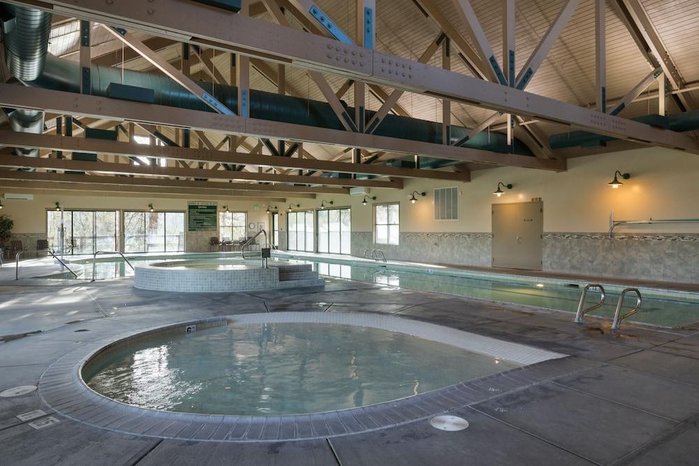 swimming pool spa