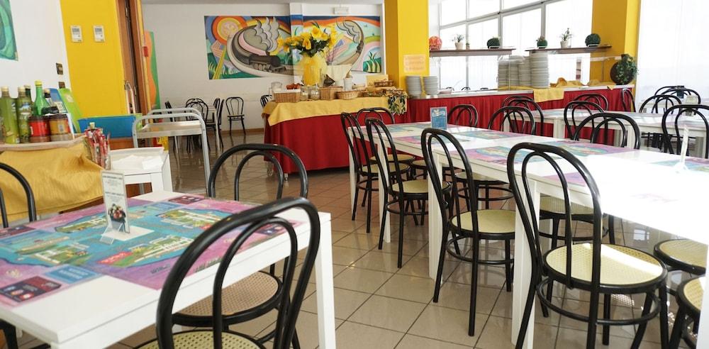 restaurant-cafeteria
